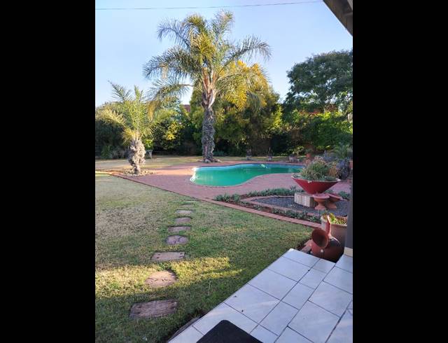 4 BEDROOM FREEHOLD FOR SALE IN HUTTENHEIGHTS